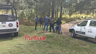 Salvan con vida a hombre extraviado en en zona montañosa de San Agustín Atzompa
