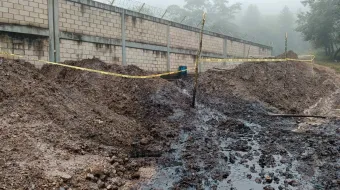 Derrame de hidrocarburo en Xicotepec contamina dos arroyos; vecinos exigen respuesta