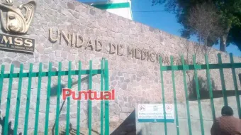 Policía detiene a paciente por altercado en la Clínica 11 del IMSS en Texmelucan