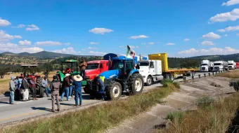 Bloqueos de agricultores detienen producción de Audi Puebla
