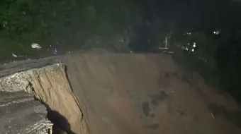 Utilizan explosivos para reabrir caminos en la Sierra Negra