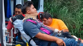 Conductor mandó a motociclista al hospital en la Sierra Norte 