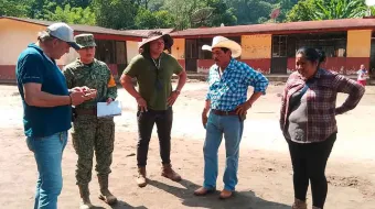 Guardia Nacional y Ayuntamiento de Tlacuilotepec entregan apoyo a familias de Teteloloya