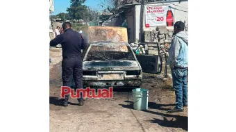 Sin lesionados tras incendio de automóvil en San Salvador El Verde