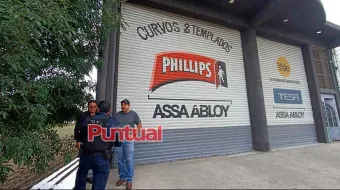 Hacen boquete y roban 200 mil pesos en negocio de aluminios de Texmelucan