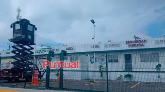 Roban camión de carga frente al CESAT en Texmelucan; policías lo hallan horas después en carretera a El Verde