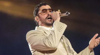Bad Bunny y su primer “paso en falso”: tremendo resbalón en La Casita durante show en CDMX