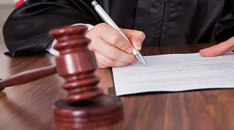 Fallo judicial protege a abogado contra sanciones por ciberasedio en Puebla