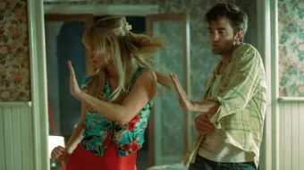 Jennifer Lawrence y Robert Pattinson estrenan “Mátate, Amor” en MUBI este 23 de diciembre