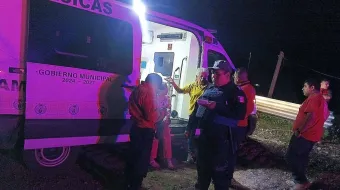 Falla mecánica provoca volcadura en carretera Pachuca–Tuxpan; una mujer fue hospitalizada