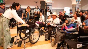 Ariadna Ayala entregó 21 apoyos funcionales en Atlixco
