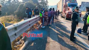 Atropellan a dos peregrinos en la México-Puebla; uno fallece y otro es hospitalizado