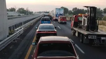 Siguen las afectaciones por bloqueo en Tecamachalco; transportistas llevan horas varados