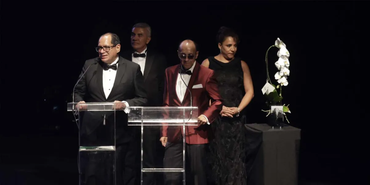 Empresarios y líderes poblanos reciben reconocimientos en cuarta edición de los premios CCE