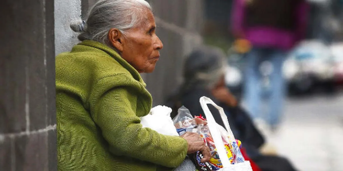 En pobreza y con empleo informal  más del 50% de abues poblanos