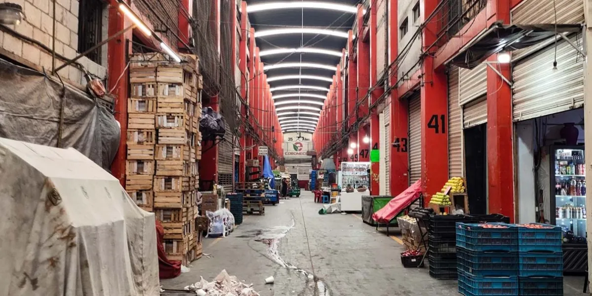 Pemex debe autorizar demolición de bodegas construidas sin permisos en la Central de Abasto