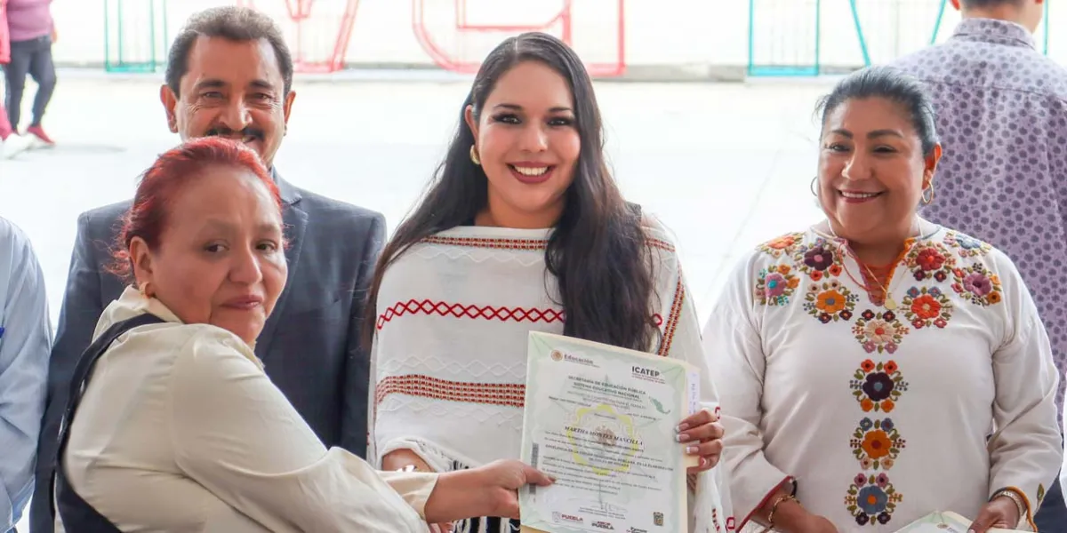 Plaza de la Concordia alberga la Exposición Gastronómica del Chile en Nogada