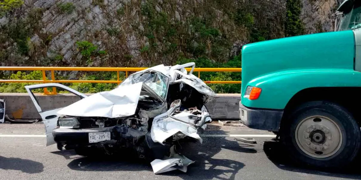 Tragedia en Tlacuilotepec: tractocamión embiste vehículo en la México-Tuxpan; hay un muerto