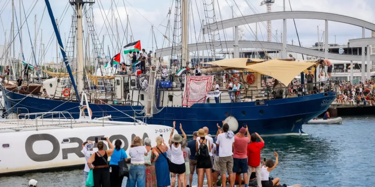 Casi 400 activistas y ayuda parten de Barcelona en flotilla con destino a Gaza