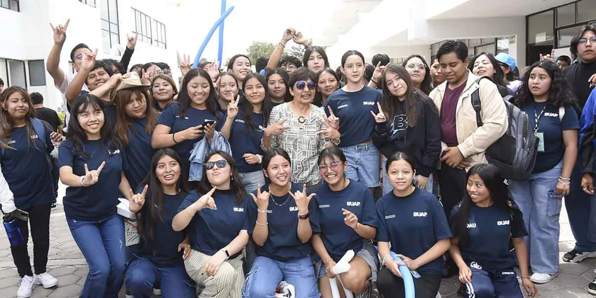 BUAP recibe a nuevos estudiantes en Tecamachalco con mensaje de Lilia Cedillo