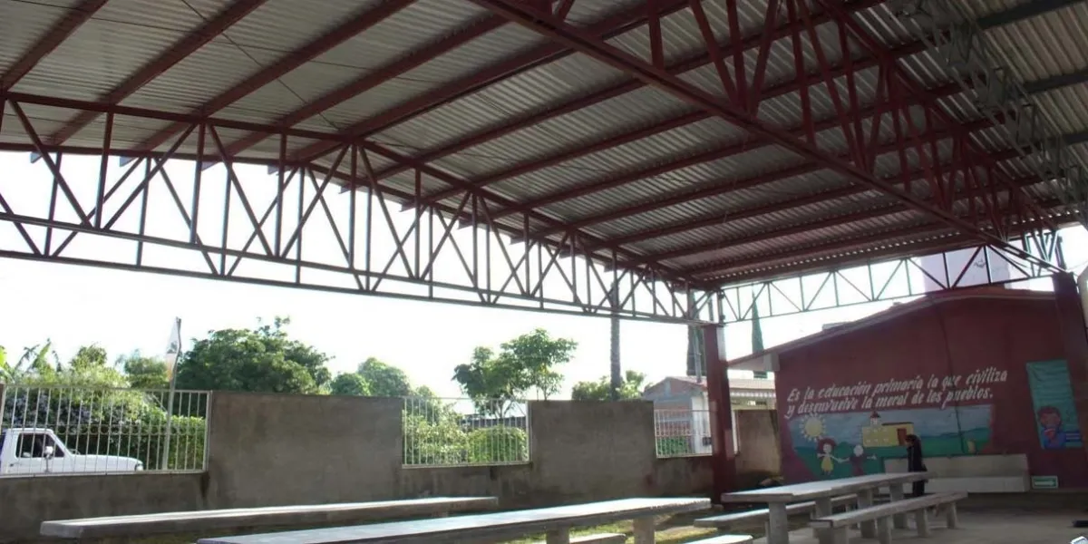Ariadna Ayala entregó el techado de usos múltiples en primaria de Atlixco2.jpg