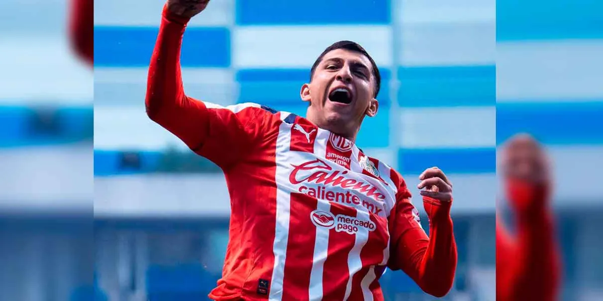 Con dos golazos  Chivas vence al Puebla y La Franja  se estanca en el fondo de la tabla