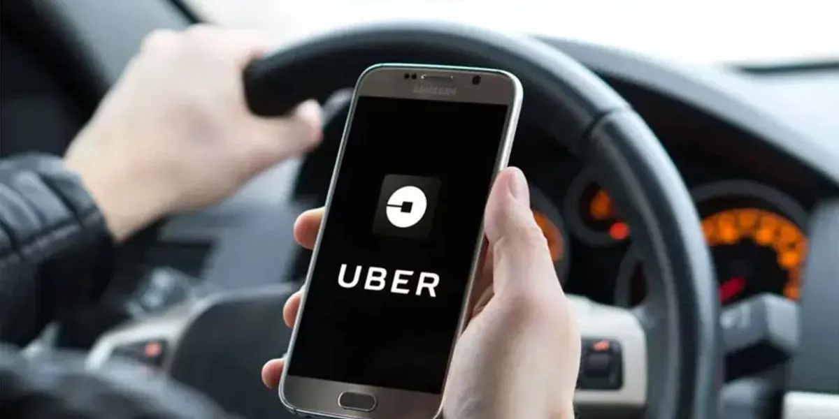 FxM propone prohibir plataformas de taxi extranjero como Uber y Didi en Puebla