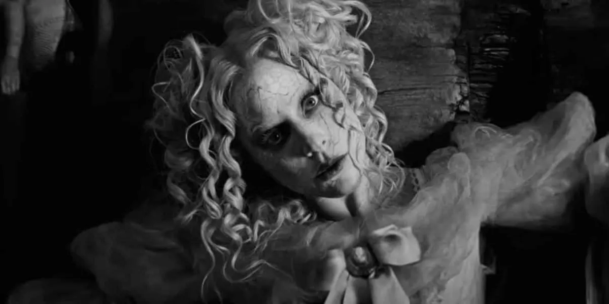 Lady Gaga estrena videoclip dirigido por Tim Burton en la Isla de las Muñecas de Xochimilco