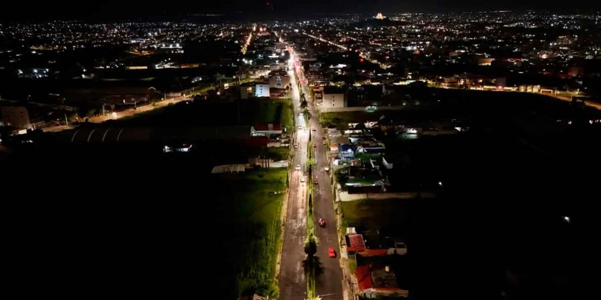 Mejora Lupita Cuautle seguridad e imagen urbana con nuevas luminarias