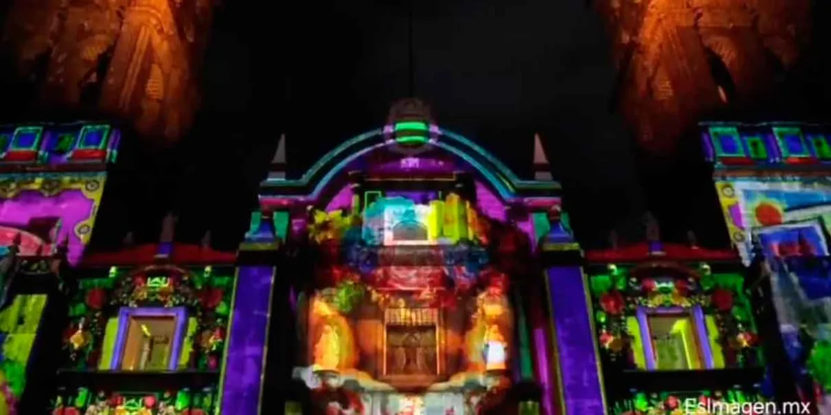 VIDEO. Proyectan video mapping “Septiembre Vibra” en la Catedral de Puebla