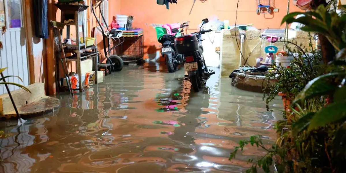  Edil de Cuautlancingo recorrió zona dañada por las lluvias; se abren cuatro albergues