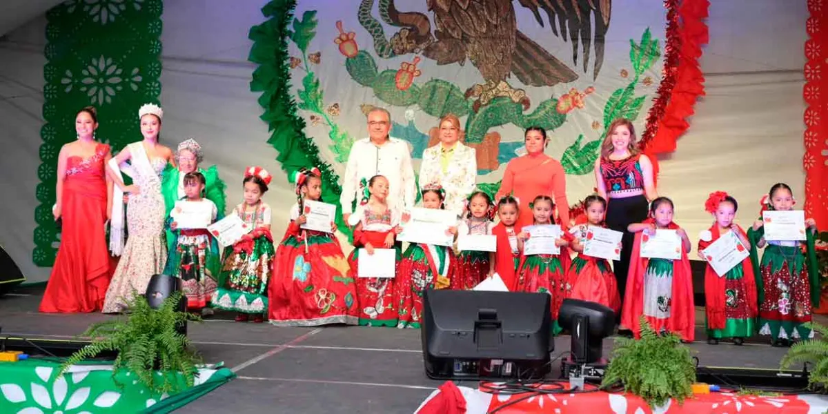La niña Emilia Ramírez ganó el certamen Chiqui Fiestas Patrias en Huauchinango