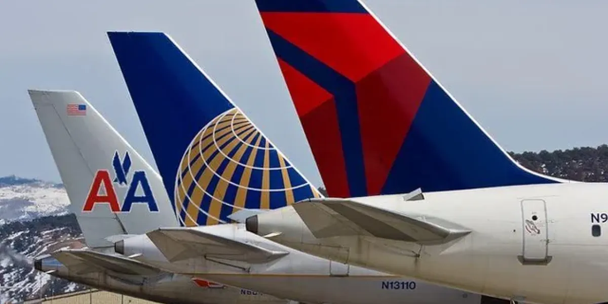 Empleados de aerolíneas suspendidos por comentarios sobre el tiroteo de Charlie Kirk