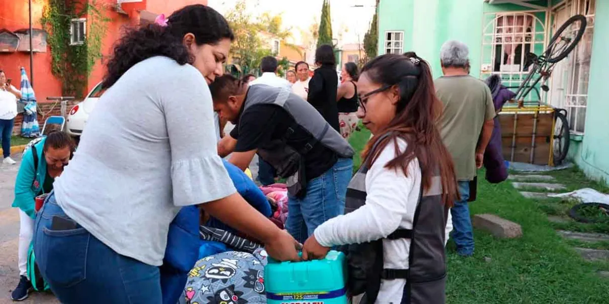 Alcalde de Cuautlancingo atiende emergencias tras tormenta y entrega apoyos en Sanctorum y Almecatla