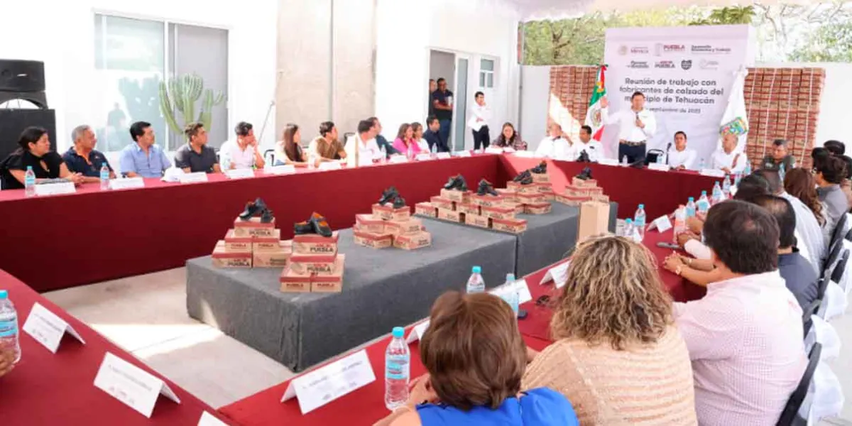 Con el impulso a cooperativas renace la industria zapatera de Puebla