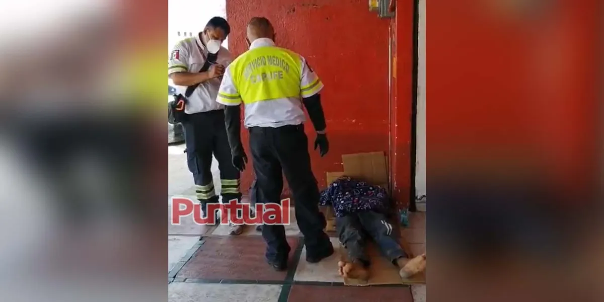 Abandonan a hombre enfermo en Texmelucan; CAPUFE brinda primeros auxilios