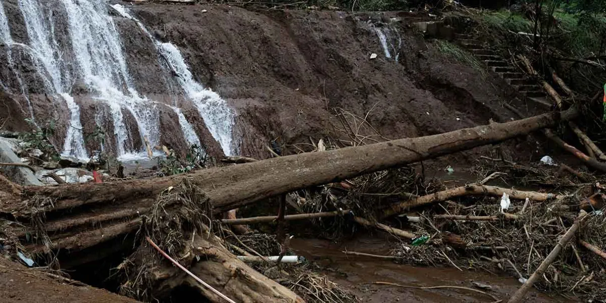 Lluvias exponen riesgos en carreteras poblanas; piden actualizar Atlas de Riesgo