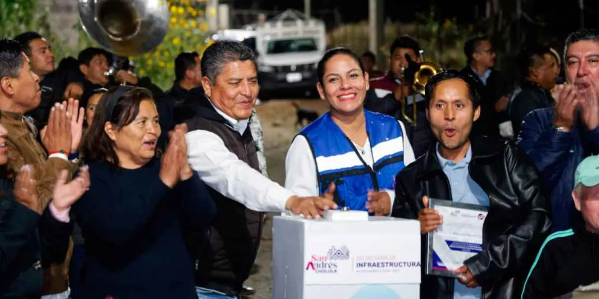 Entrega Lupita Cuautle obras de drenaje y electrificación en San Antonio Cacalotepec