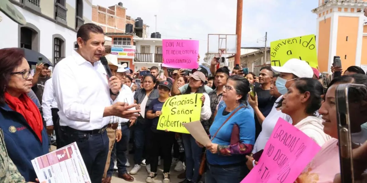 Familias afectadas por lluvias en Tlacuilotepec reciben atención del gobierno de Puebla