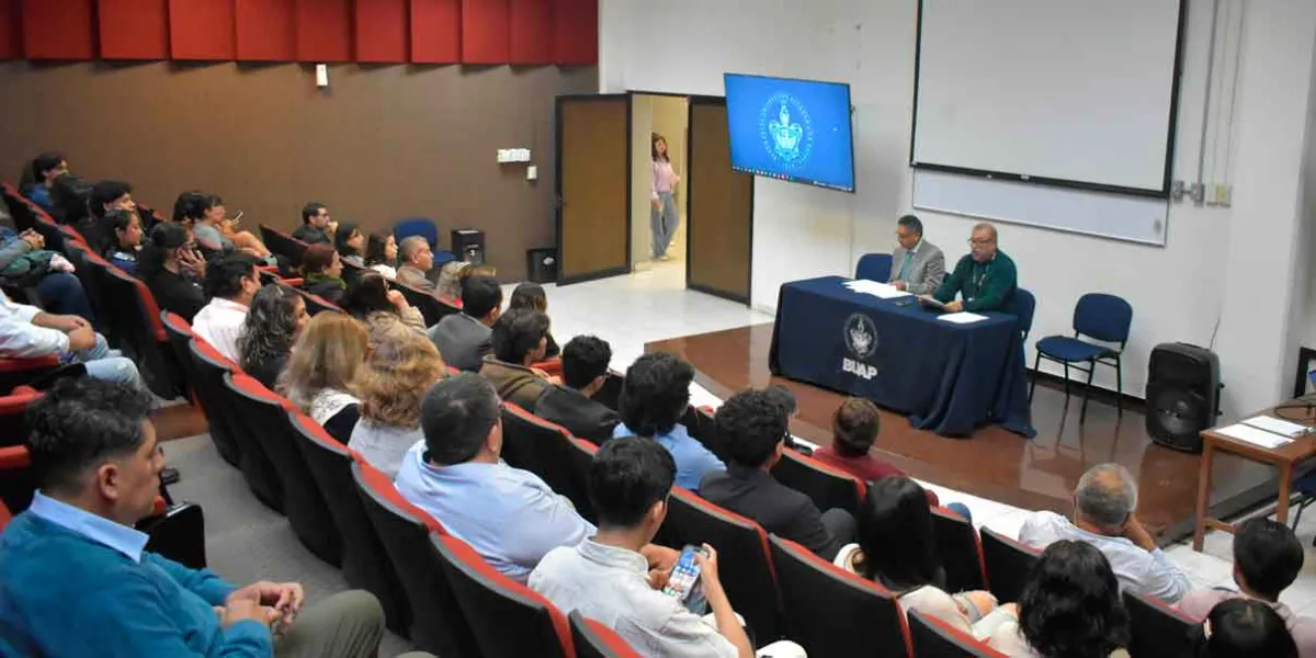 El proceso para la elección de director o directora en ocho unidades académicas, así como de los integrantes de los consejos de Unidad Académica, fue calificado como válido y legal este 29 de octubre, en sesión extraordinaria de cada uno de los 44 consejos de Unidad Académica, como máxima autoridad dentro de las escuelas, facultades e institutos de la BUAP, ya que son los órganos que regulan las decisiones que competen a su vida interna.  Esta jornada en la que se eligieron a los directores de las facultade
