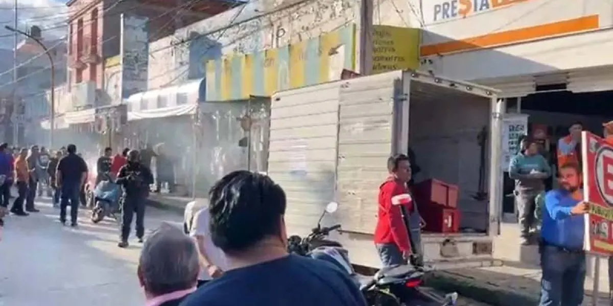Herido y daños materiales tras explosión en cerería del mercado Domingo Arenas