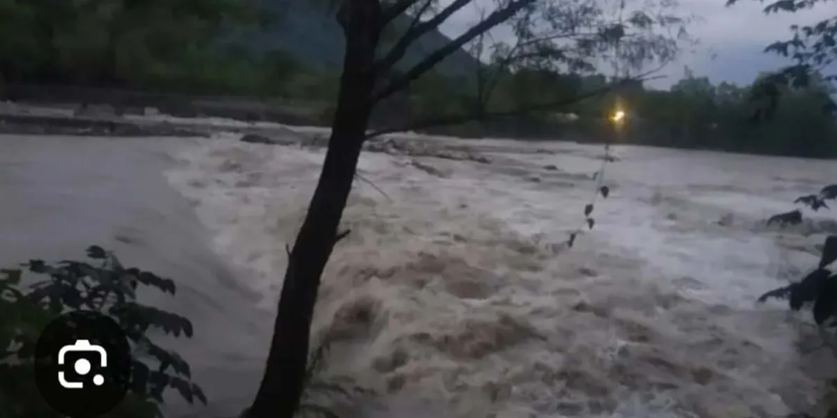 Hombre arrastrado por río San Marcos en Tlacuilotepec continúa desaparecido