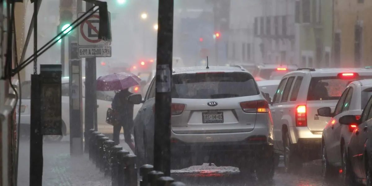 Lluvias, viento y posibles tormentas eléctricas afectan Puebla