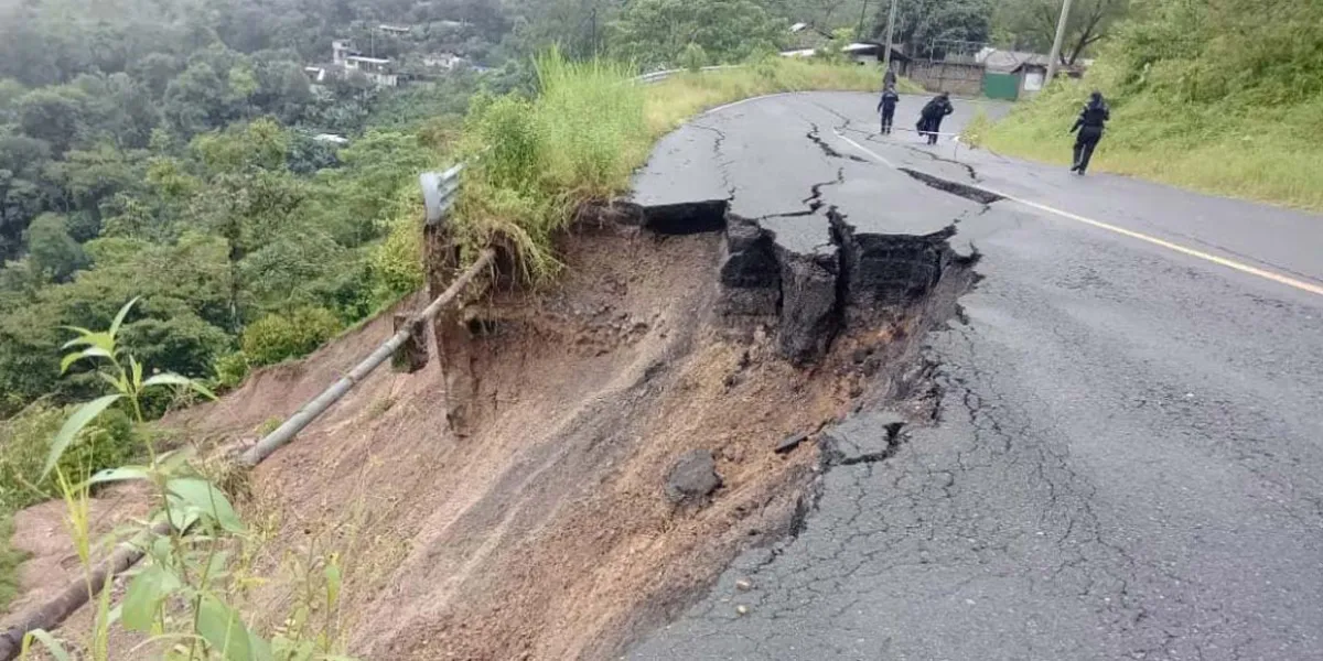 Lluvias destruyen carreteras y caminos en al menos 10 municipios de la Sierra Norte