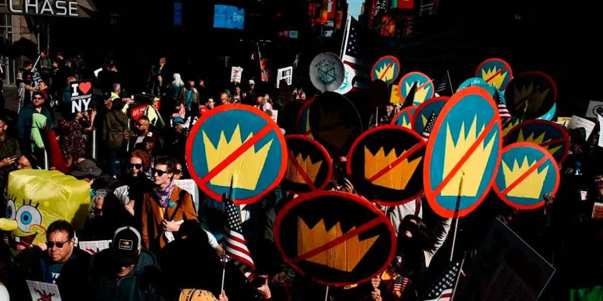 Multitudinarias protestas “No Kings” toman las calles de Estados Unidos contra el autoritarismo de Trump