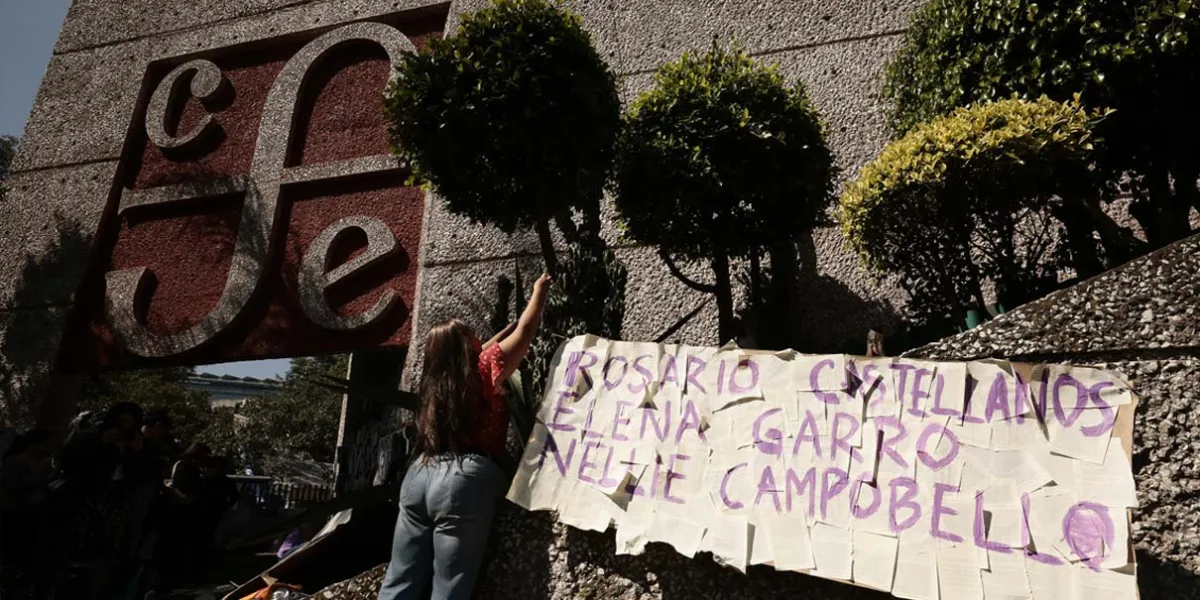No más machismo en la cultura: protestan contra Taibo II, director del FCE