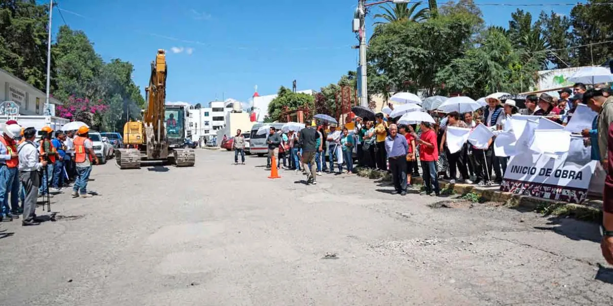 Omar Muñoz continúa dignificando las vialidades de Cuautlancingo