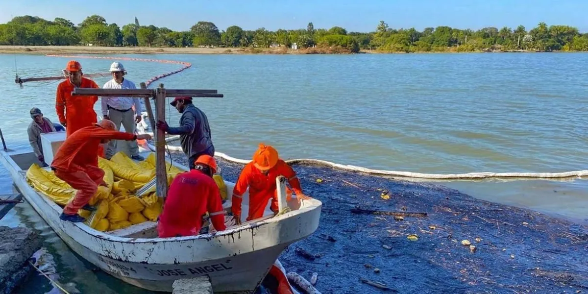 Río Pantepec sufre derrame de hidrocarburos tras deslave por lluvias en Puebla y Veracruz