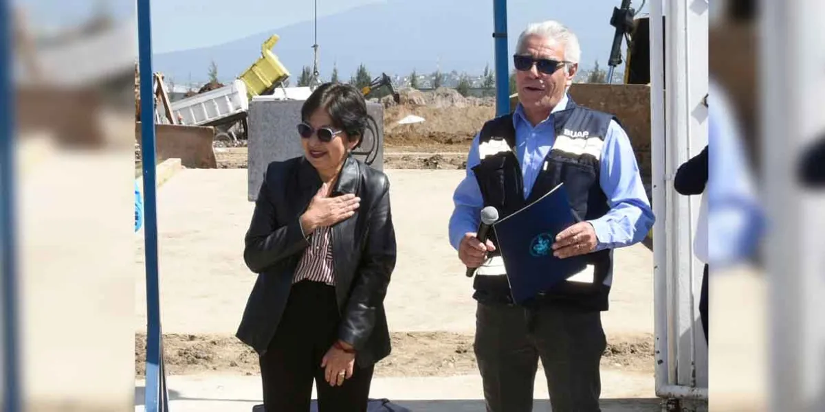 Rectora Lilia Cedillo coloca primera piedra de pista de tartán y campo traviesa en la prepa Alfonso Calderón