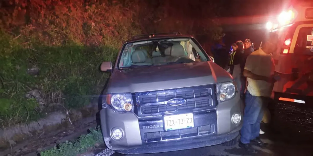 Roca en el camino provoca accidente en Huauchinango; tres personas resultan heridas